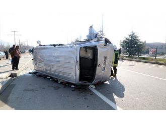Suriyelileri taşıyan minibüs kaza yaptı: 1 ölü, 14 yaralı