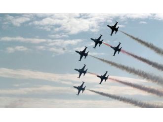 Türk Yıldızları nefes kesti