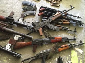 Terör yuvalarına baskın: Keskin nişancı tüfeği bulundu