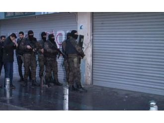 İstanbul’da helikopter destekli şafak operasyonu