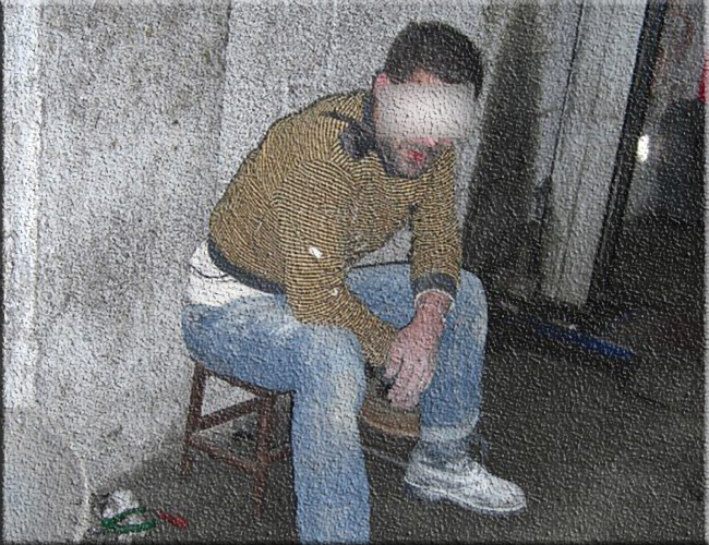 Yeğenini Ayaklarından Asarak İşkence Etti