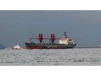 Rus gemisi Boğaz’dan geçti