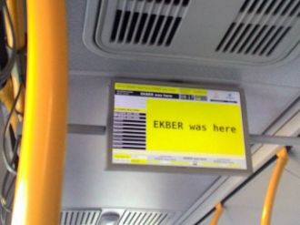 İETT hacklandi! Metrobüse binenler bu yazıyı gördü