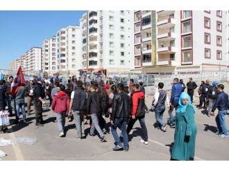 Diyarbakır’da Nevruz alanı dolmaya başladı