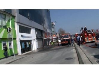 Kağıthane’de korkutan yangın: MHP il binası da...