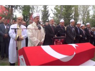Hatay şehidini son yolculuğuna uğurladı