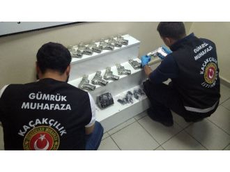 Habur’da kovalamaca ! 15 adet tabanca ve şarjör ele geçirildi