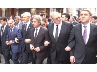 İstanbul’da teröre karşı kol kola yürüyüş