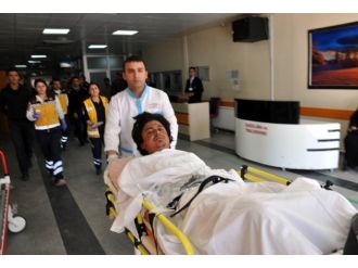 Sınırı geçmeye çalışan 2 kişi vuruldu