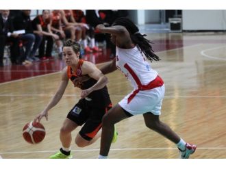 AGÜ Spor sahasında yenildi