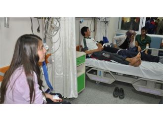 Öğrenci servisi otomobile çarpıştı: 15 yaralı!