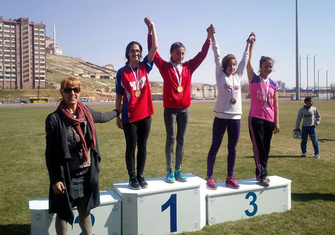 Atletizmde İl Birincisi Oldu