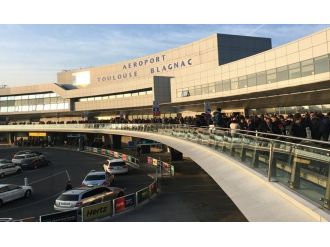 Fransa’da bir havalimanı boşaltıldı !