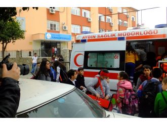 15 öğrenci okulda dağıtılan tavuklu pilavdan zehirlendi