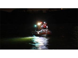 Balık tutmak için göle açılan gençlerden biri kayboldu