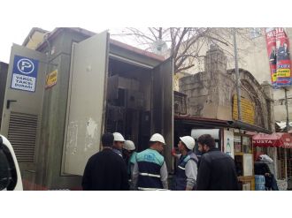 Elektrik trafosu bomba gibi patladı