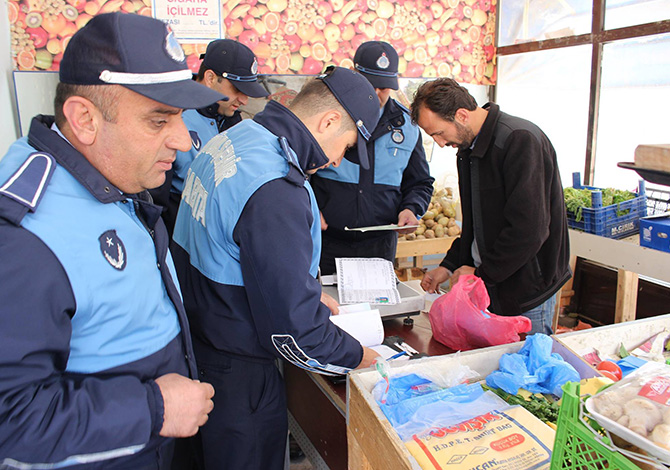 Ekinözü'nde Esnaflar Denetlendi