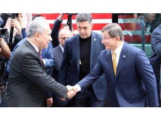 Bülent Arınç, Davutoğlu’nu kapıda karşıladı