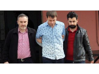 Polis uçağın kalkmasını engelleyip hırsızı yakaladı