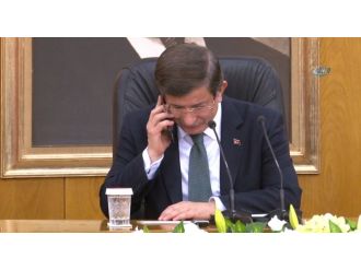 Basın toplantısını bölüp şehit babasıyla görüştü