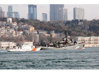 Rus savaş gemisi İstanbul Boğazı’ndan geçti