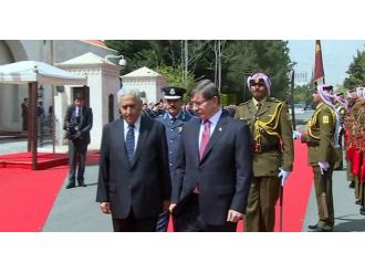 Davutoğlu Ürdün’de resmi törenle karşılandı
