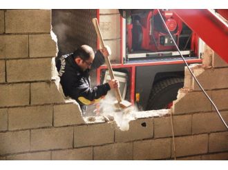 11 saat boyunca kesik başı çıkarmaya çalıştılar