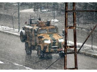 Yoğun kar yağışı da neymiş operasyonlar sürdü