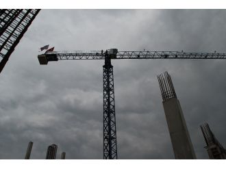 36 metre yükseklikte yardım bekledi