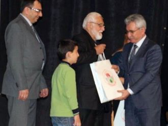 Eşini kaybedince kitaplara sarıldı