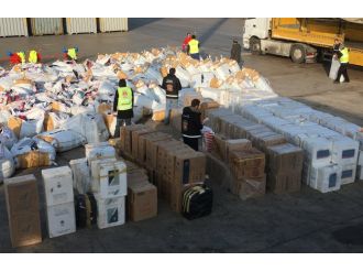 Limanda 700 bin paket kaçak sigara ele geçirildi