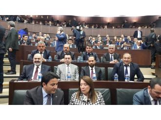 AK Parti’ye geçtiler: Rozetleri Davutoğlu taktı