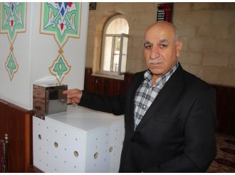 Önce namaz kıldı sonra yardım kasasını çaldı