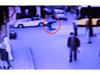 Rögar kapağını açıp kanalizasyona atladı