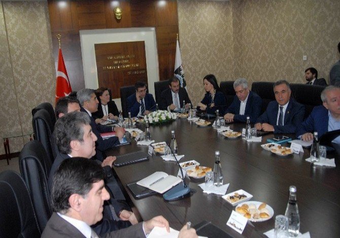 Bakanlardan Diyarbakır’a Çıkarma