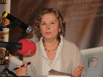Nazlı Ilıcak hakim karşısında