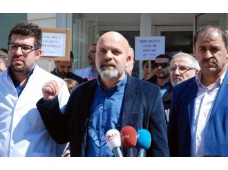 Sağlıkçılardan ’silahlı saldırı’ protestosu