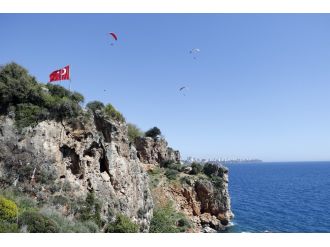 Yasağa rağmen uçuyorlar