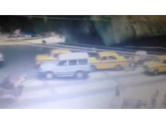 Üste geçit böyle çöktü: 10 ölü, 150 kişi de enkaz altında