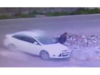 Bombalı araç patlama bölgesine böyle bırakılmış