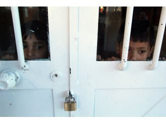 Saklambaç oynarken okulda kilitli kaldılar