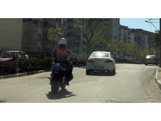 Polisten kaçan araçtan 2 kilo esrar çıktı