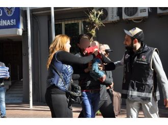 Onlarca çocuğu ölüme gönderdi, kendi çocuğuna hasretle sarıldı