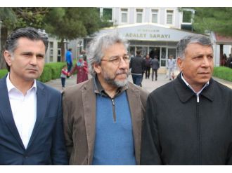 Dündar: AYM kararı ve yasalar bizi beraate götürecek