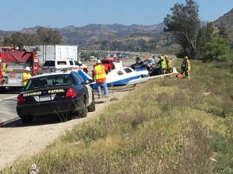 Otomobilin üzerine uçak düştü: 1 ölü