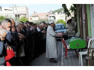 Ölü bulunan polis toprağa verildi