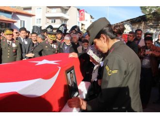 Şehit uzman çavuş toprağa verildi