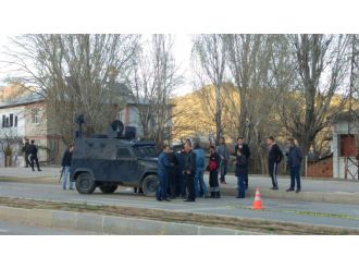 Tunceli’de polis aracı devrildi: 2 yaralı