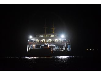 Feribot arızalandı: Yolcular gemide mahsur kaldı