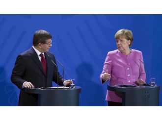 Merkel: O yayınlar hükümetimizin görüşünü yansıtmıyor